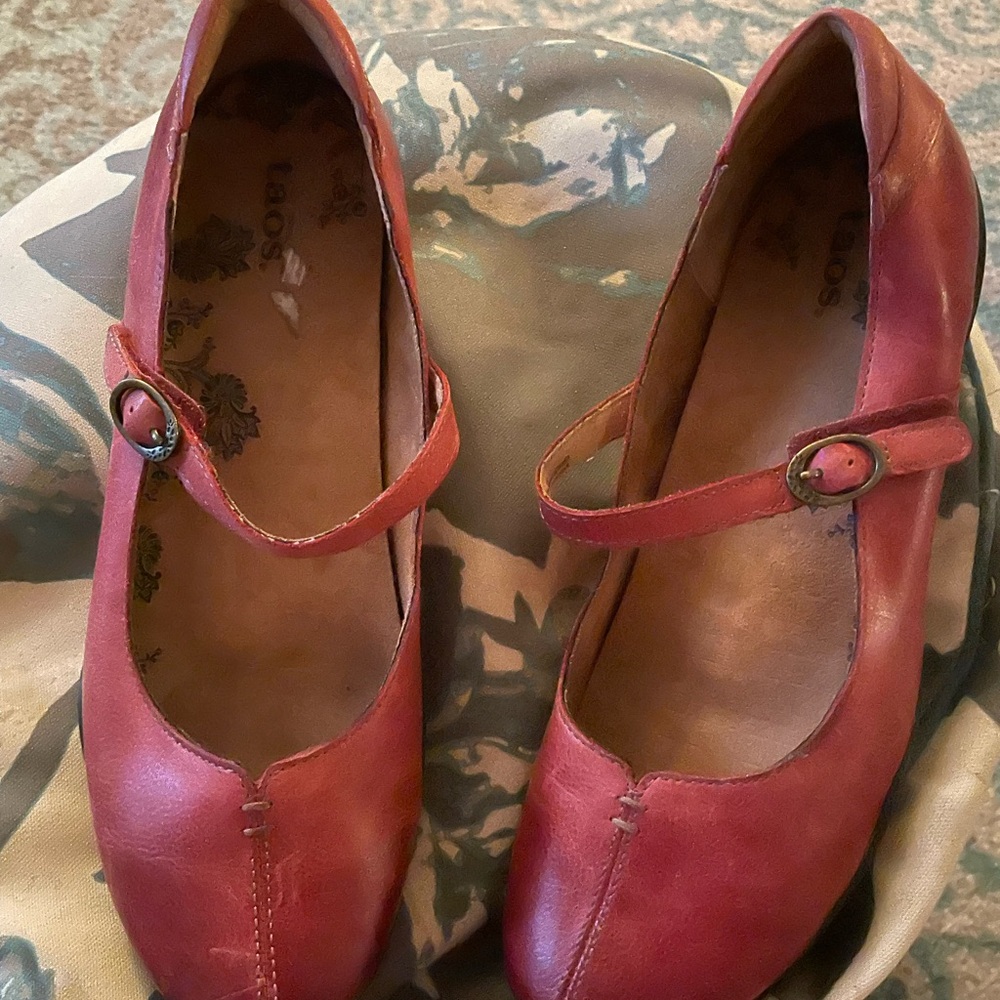 Taos Women's Red Mary Jane Shoes
